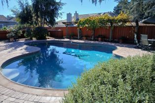 Single Family Residence,  Tamara lane, Windsor, CA 95492 - 5