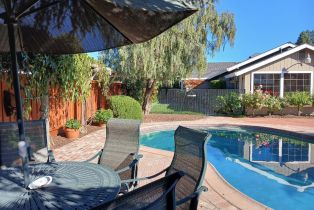 Single Family Residence,  Tamara lane, Windsor, CA 95492 - 4