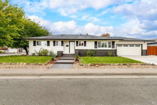 Single Family Residence, 2001 Willow Dr, Petaluma, CA  Petaluma, CA 94954