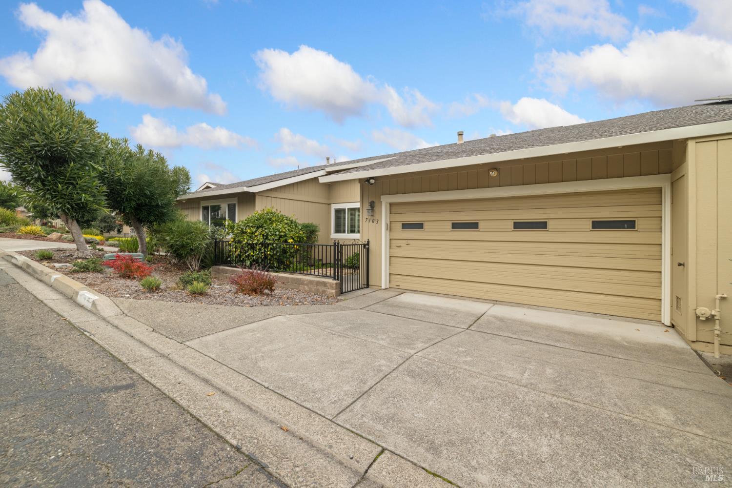 Single Family Residence, Overlook drive, Santa Rosa, CA 95409 - 1