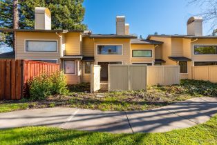 Condominium,  Woodlake drive, Santa Rosa, CA 95405 - 5