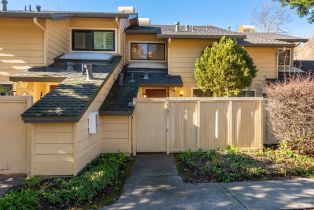 Condominium,  Woodlake drive, Santa Rosa, CA 95405 - 4