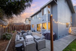 Single Family Residence, 207 Othello Ct, Windsor, CA  Windsor, CA 95492