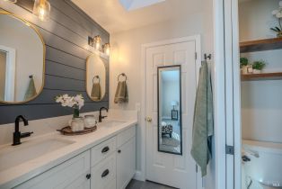 Single Family Residence, Breeze way, Santa Rosa, CA 95404 - 15