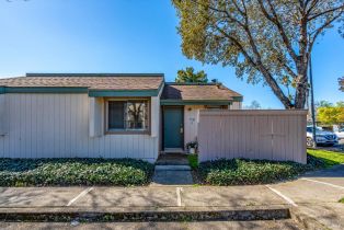 Condominium,  Glenbrook drive, Santa Rosa, CA 95401 - 2