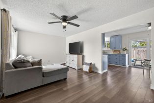 Single Family Residence,  Sunray place, Windsor, CA 95492 - 5