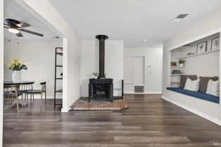 Single Family Residence,  Sunray place, Windsor, CA 95492 - 9