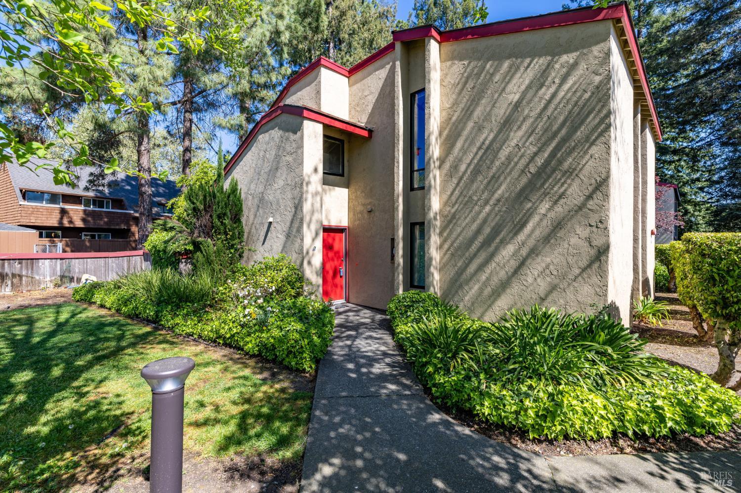 Condominium, Redwood court, Santa Rosa, CA 95409 - 1