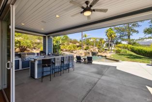 Single Family Residence,  Royal Manor place, Santa Rosa, CA 95404 - 5