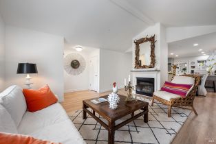 Residential Income, 437 University street, Healdsburg, CA 95448 - 4