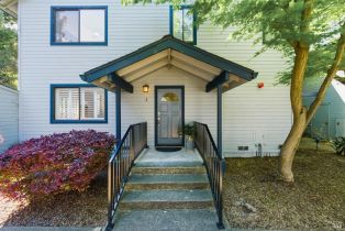 Condominium,  Village parkway, Napa, CA 94558 - 7