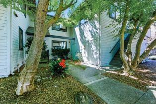 Condominium,  Village parkway, Napa, CA 94558 - 4