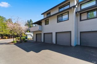 Condominium,  Village parkway, Napa, CA 94558 - 6