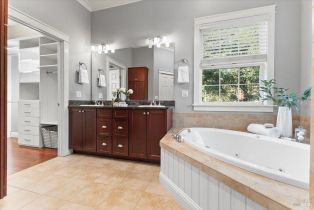 Single Family Residence,  Moonlight drive, Healdsburg, CA 95448 - 33