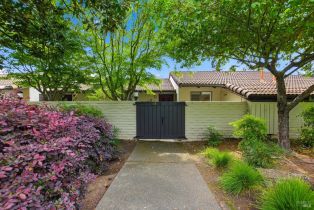 Condominium,  Fairways drive, Napa, CA 94558 - 2