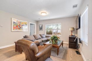 Single Family Residence,  Laurel lane, Healdsburg, CA 95448 - 5