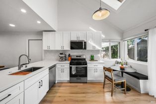 Single Family Residence,  Garden court, Petaluma, CA 94954 - 8