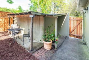 Single Family Residence,  Avenida De Las Brisas street, Santa Rosa, CA 95405 - 13