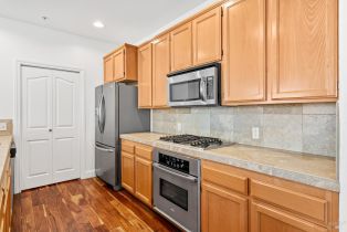 Condominium,  Johnson street, Windsor, CA 95492 - 9