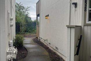 Condominium,  Westberry drive, Santa Rosa, CA 95403 - 5