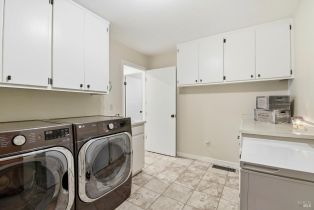 Single Family Residence,  Woodcliff court, Santa Rosa, CA 95405 - 32
