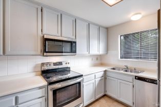 Condominium, 121 Elbridge Ave #B, Cloverdale, CA  Cloverdale, CA 95425