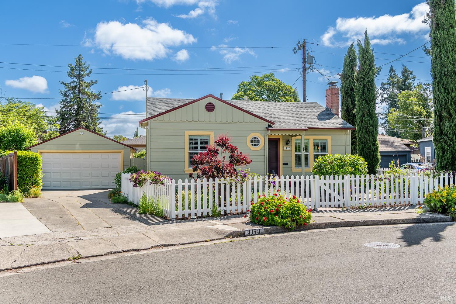 Single Family Residence, Neale drive, Santa Rosa, CA 95404 - 1
