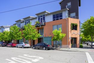 Condominium, 137 F St, Petaluma, CA  Petaluma, CA 94952