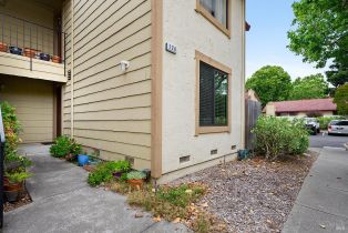 Condominium, 126 Park Place Dr, Petaluma, CA  Petaluma, CA 94954