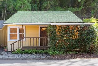 Single Family Residence, 2167 Redwood Dr, Healdsburg, CA  Healdsburg, CA 95448