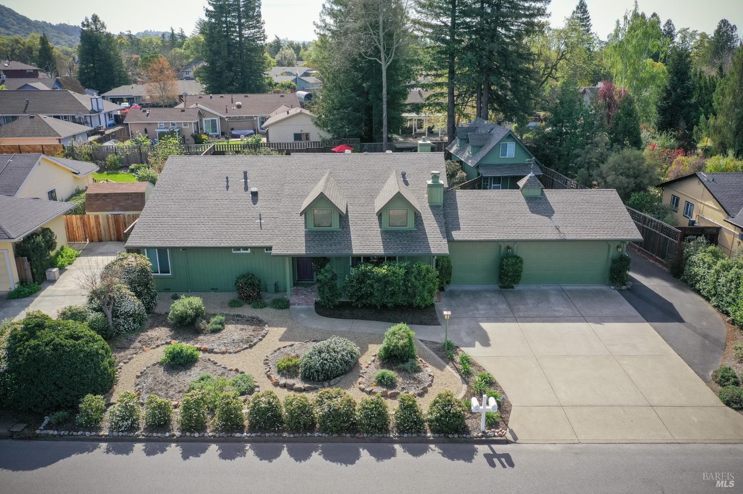 Residential Income, 178 Barrio way, Windsor, CA 95492 - 1