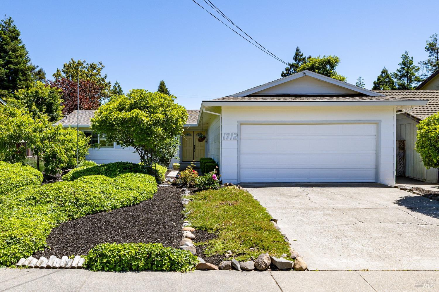 Single Family Residence, Weaverly drive, Petaluma, CA 94954 - 1