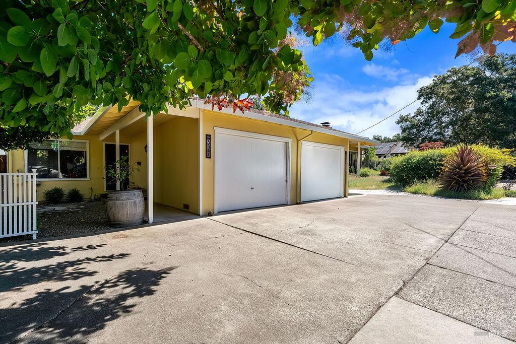 Single Family Residence, 329 Plaza street, Healdsburg, CA 95448 - 1