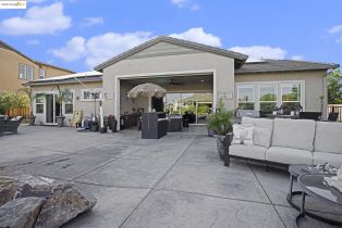 Single Family Residence, 1990 Angels Share Ct ct, Brentwood, CA 94513 - 30