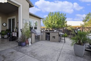 Single Family Residence, 1990 Angels Share Ct ct, Brentwood, CA 94513 - 32