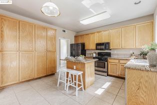 Single Family Residence, 1090 Chaucer Dr dr, Brentwood, CA 94513 - 7