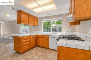 Single Family Residence, 630 Heather Pl pl, Brentwood, CA 94513 - 11