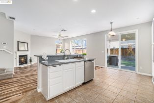 Single Family Residence, 1008 Finn way, Brentwood, CA 94513 - 5