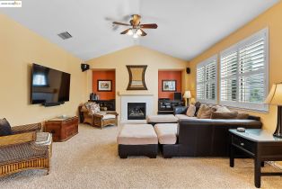 Single Family Residence, 907 Snapdragon way, Brentwood, CA 94513 - 17