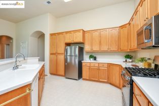 Single Family Residence, 317 Burr Knot way, Brentwood, CA 94513 - 12