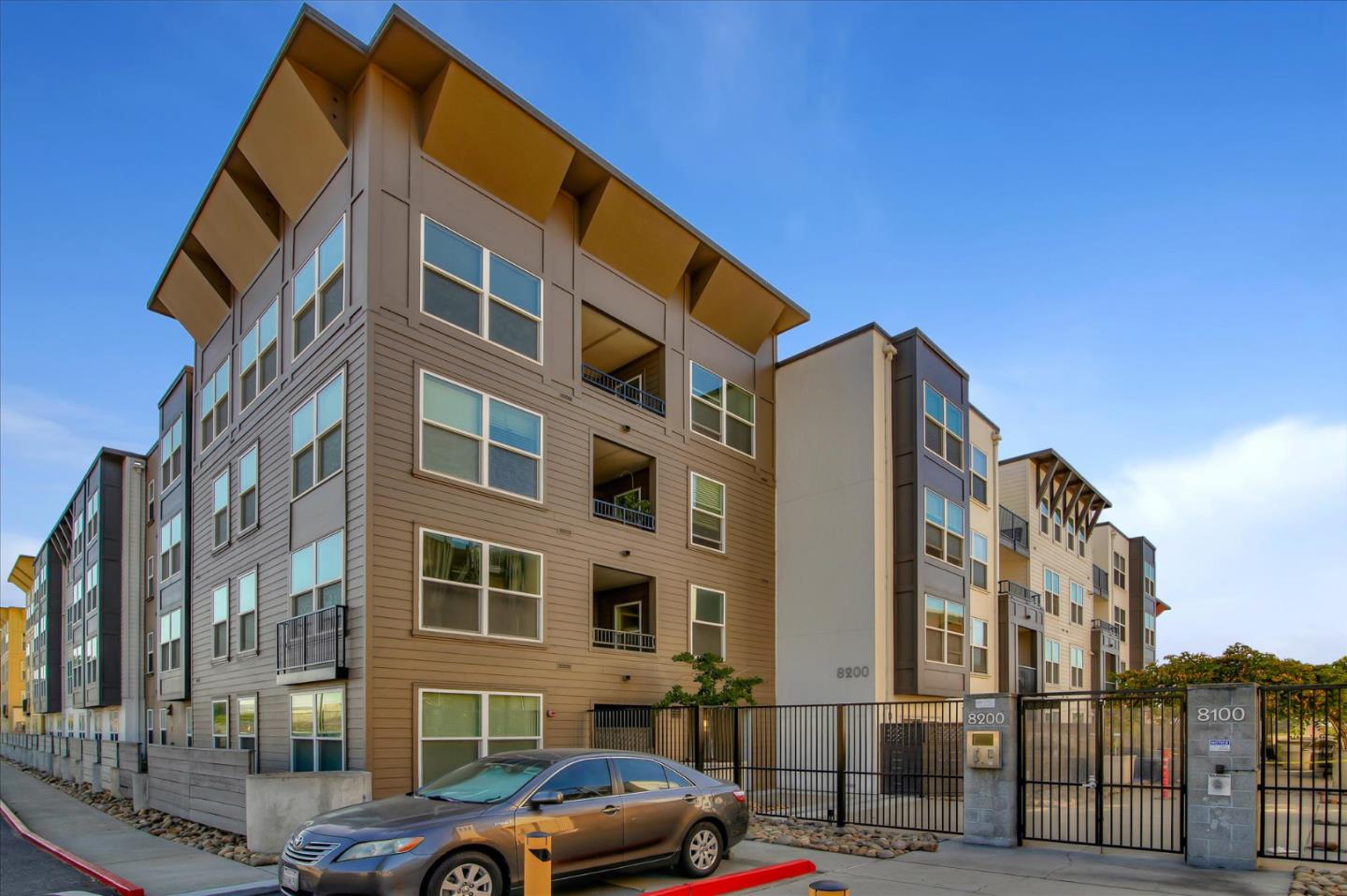 Condominium, 8200 Oceanview ter, District 10 - Southeast, CA 94132 - 1