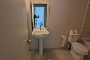 Condominium, 555 Innes ave, District 8 - Northeast, CA 94124 - 12