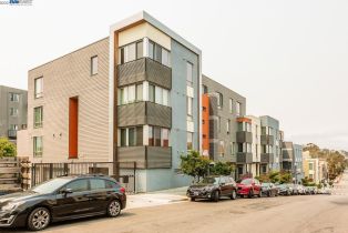 Condominium, 555 Innes ave, District 8 - Northeast, CA 94124 - 4