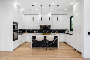 Single Family Residence, 5132 Lindley ave, Encino, CA 91316 - 9