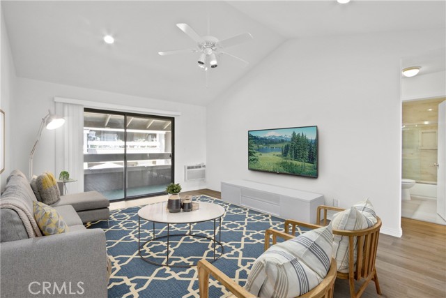 Condominium, 326 Streamwood, Irvine, CA 92620 - 1