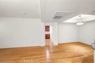 Condominium, 15206 Burbank blvd, Sherman Oaks, CA 91411 - 4