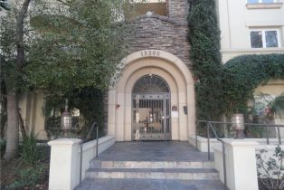 Condominium, 15206 Burbank blvd, Sherman Oaks, CA 91411 - 4
