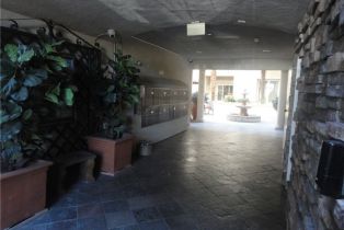 Condominium, 15206 Burbank blvd, Sherman Oaks, CA 91411 - 5