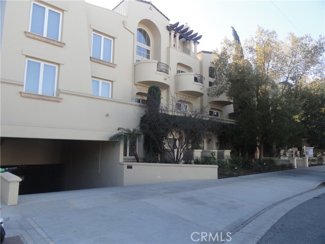 Condominium, 15206 Burbank blvd, Sherman Oaks, CA 91411 - 1
