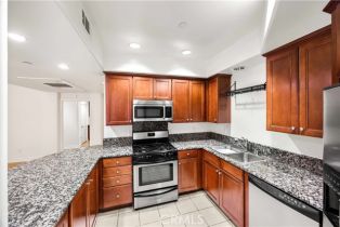 Condominium, 15206 Burbank blvd, Sherman Oaks, CA 91411 - 15